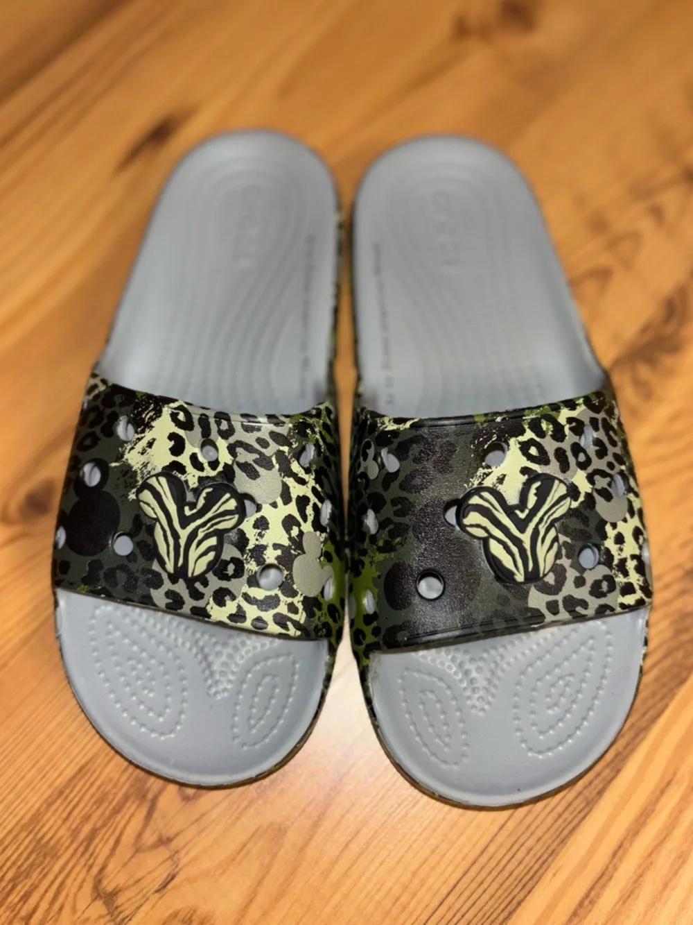 CROC x DISNEY Slide Sandals with Green Leopard Print - Picture 3 of 8